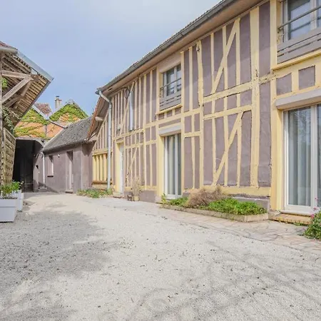 Holiday home Loiseau D'orient